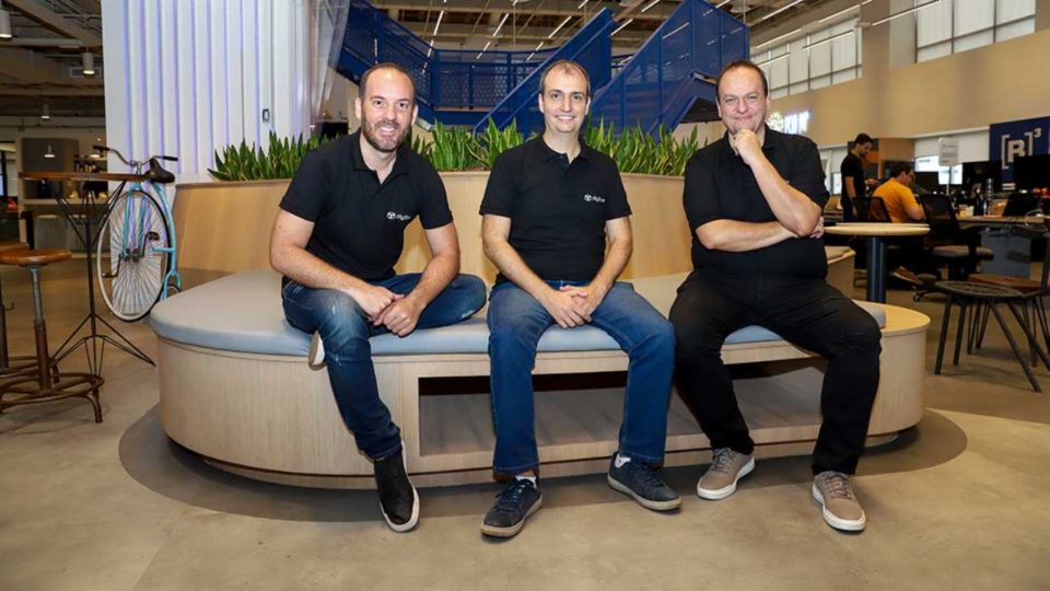 Digibee: startup de integração de sistemas digitais capta R$ 13,5 milhões Rodrigo Bernardinelli (CEO), Peter Kreslins Junior (CTO) e Vitor Sousa (COO), fundadores da Digibee