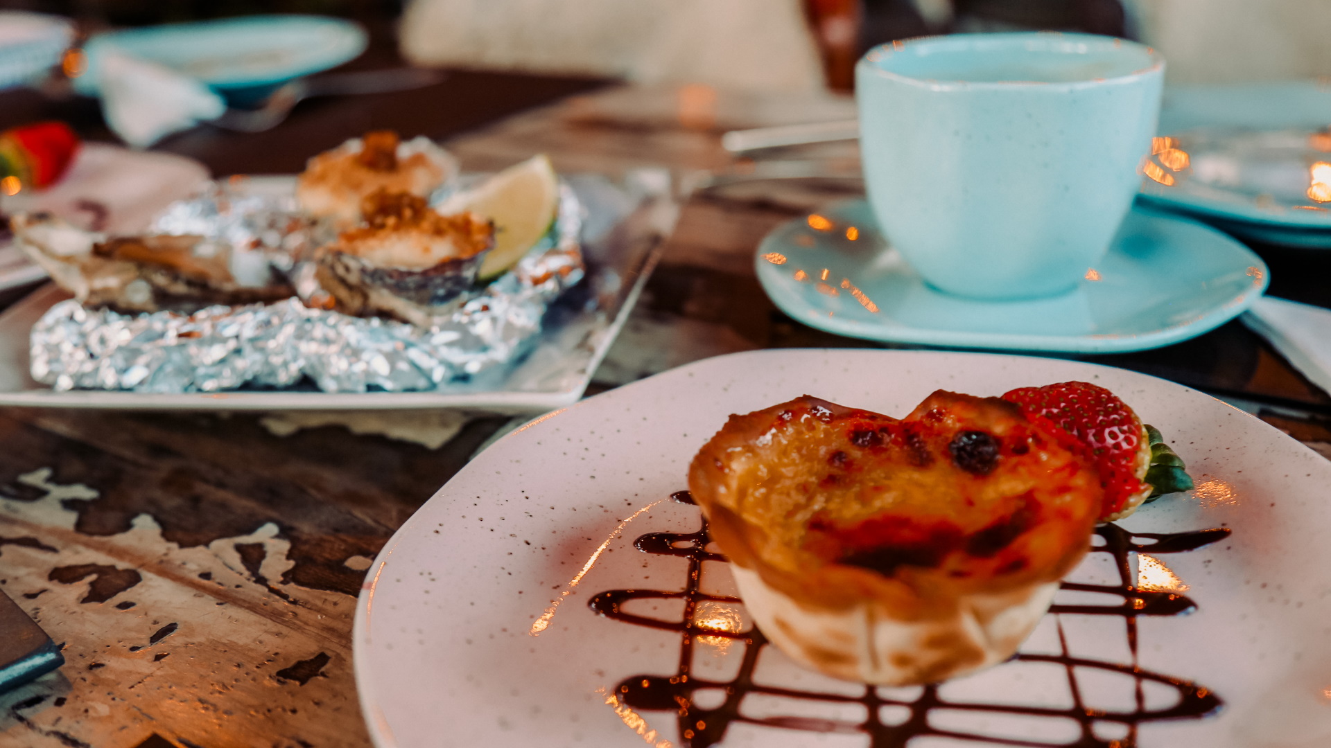 Das 16h às 19h, Praça do Victor serve café com ostras no café da tarde ou no happy hour, num cardápio exclusivo para terminar o dia em alto estilo