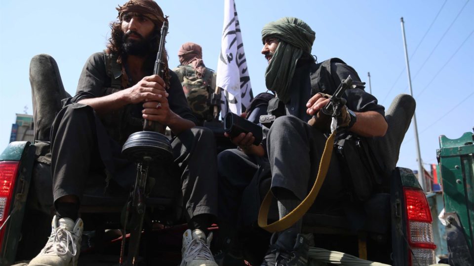 As próximas crises que virão do Afeganistão Combatentes do Talibã em Jalalabad, Afeganistão, 17 de agosto de 2021