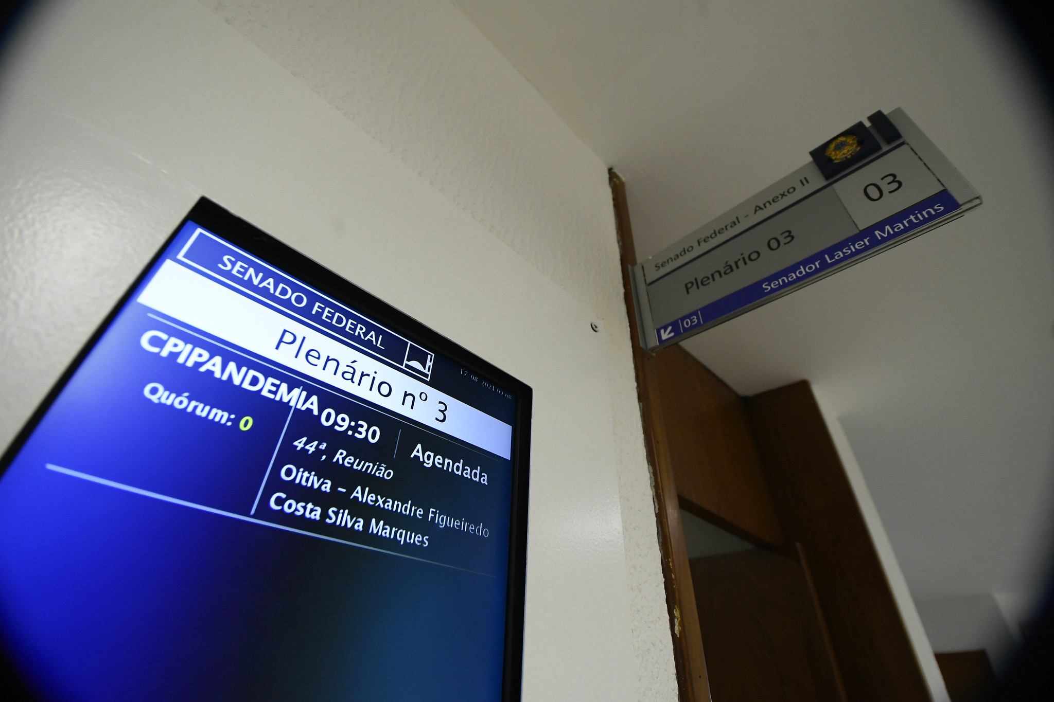 Painel da CPI da Covid, que recebe nesta terça o auditor Alexandre Costa Marques