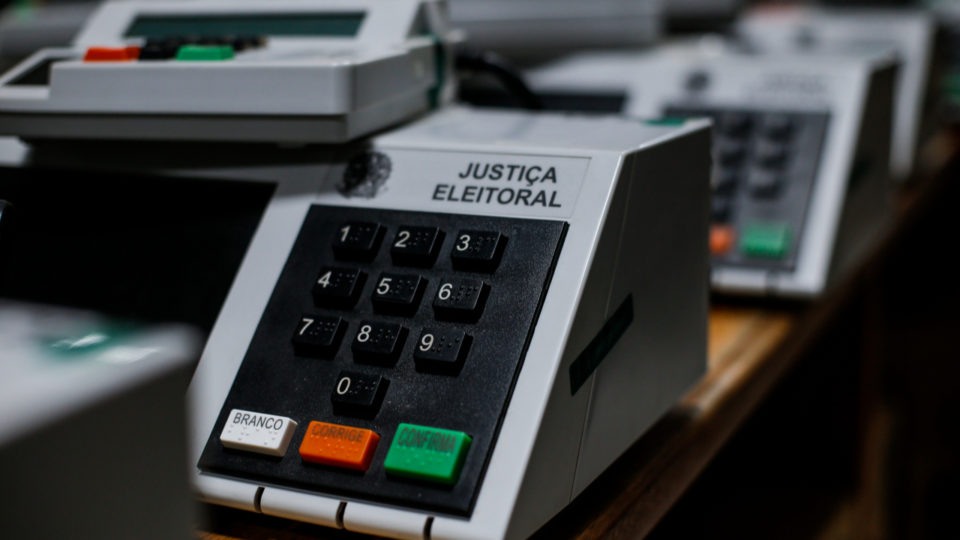 O mínimo que você precisa saber sobre as pesquisas eleitorais Uma lição fundamental sobre pesquisas eleitorais: elas medem intenções de voto – e intenções mudam muito.