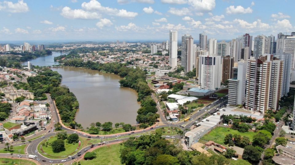 Em meio a manifestações, Londrina rejeita criação de conselho LGBT Criação do conselho foi rejeitada pela Câmara