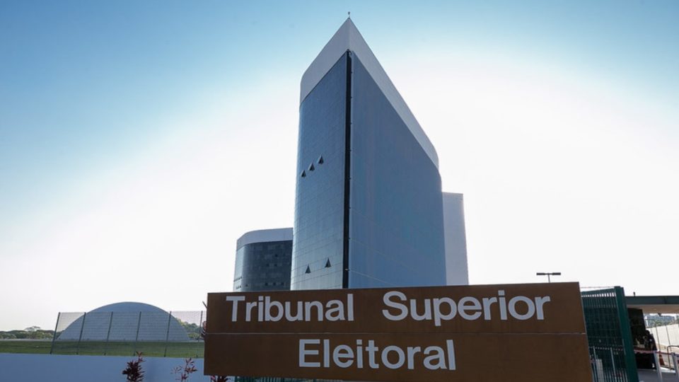 Por que deputados paranaenses estão sendo cassados só no fim do mandato? TSE