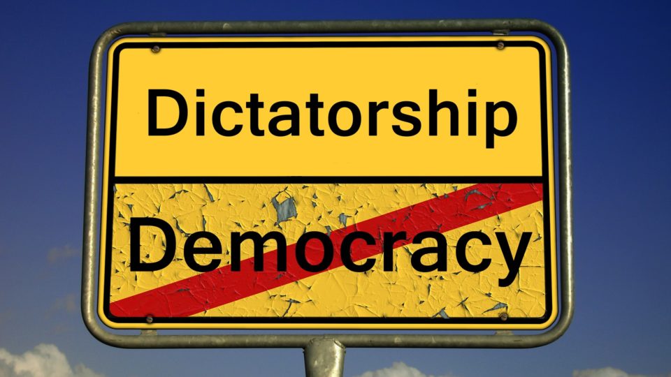 As ditaduras como modelo para a defesa da democracia As ditaduras como modelo para a defesa da democracia