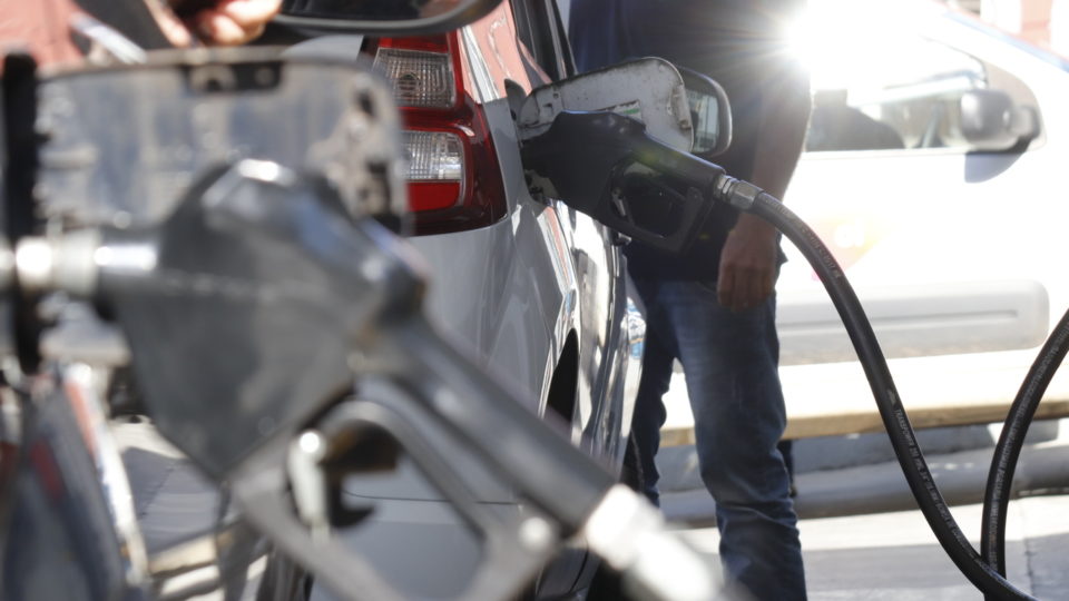 Petrobras anuncia novo aumento no preço do diesel e da gasolina a partir de amanhã Em alta, preço da gasolina se aproxima de R$ 6 por litro na média nacional. Postos de quatro estados já cobram mais de R$ 7.