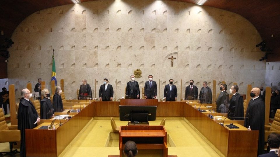 Projeto da Câmara aumenta para 15 o número de ministros no STF. Você é favorável? Câmara dos Deputados desengavetou projeto que sugere o aumento do número de ministros no STF.