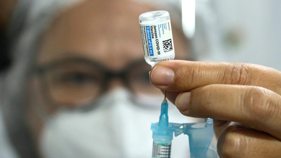 Paraná confirma aplicação de doses de vacina em adolescentes e reforço para idosos Por falta de doses, Curitiba suspende a vacinação contra covid-19 para os caminhoneiros a partir desta quarta-feira (30/6).
Foto: Luiz Costa/SMCS