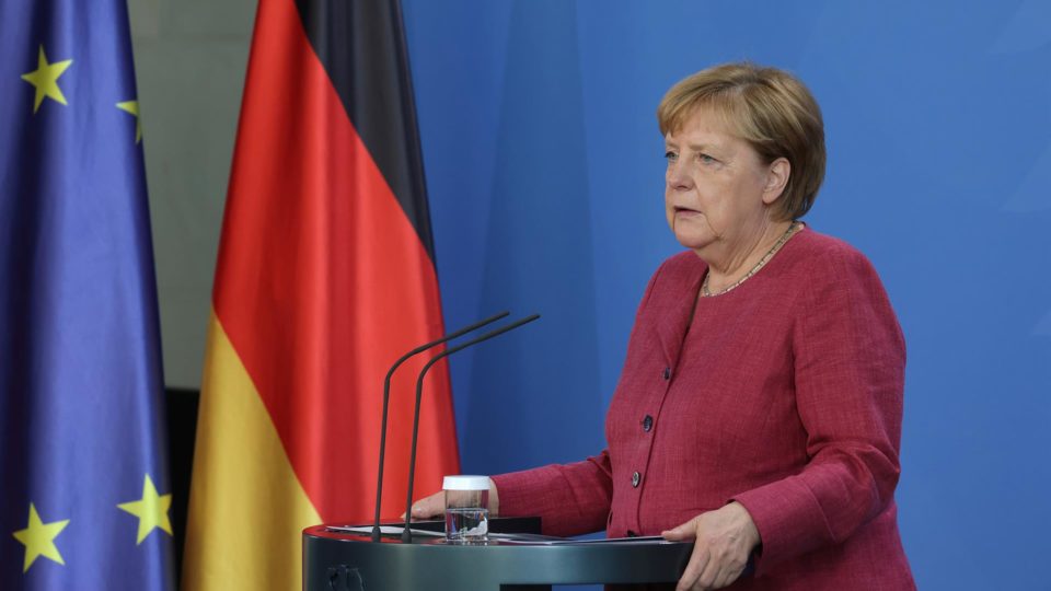 A chanceler alemã, Angela Merkel, fala à mídia sobre a situação no Afeganistão, em 24 de agosto de 2021.
