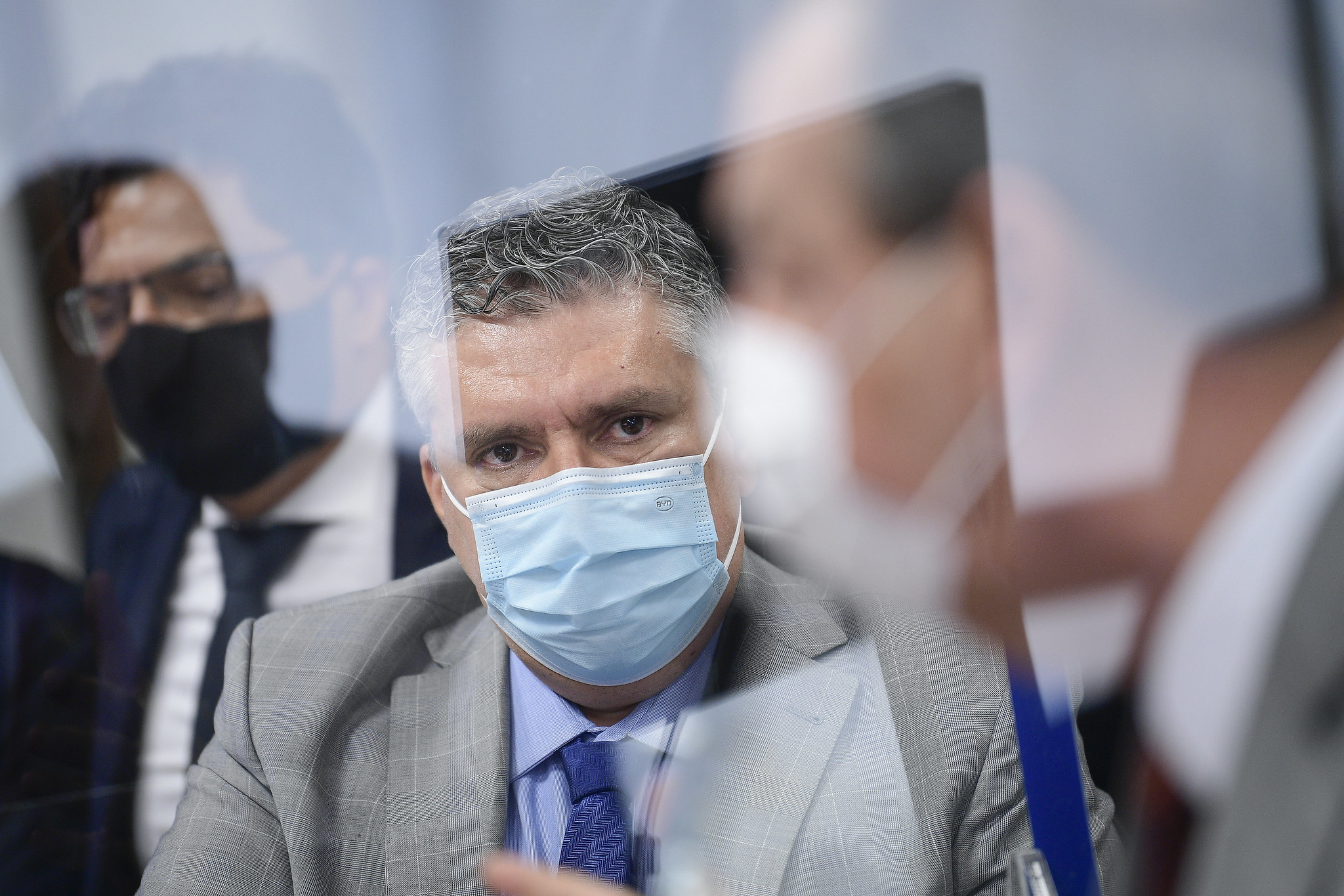 Senadores acusam testemunha de proteger real proprietário do FIB Bank