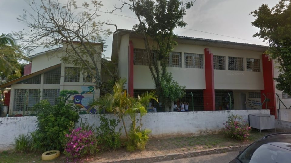 Professor de escola pública que exibiu vídeo com temática LGBT em sala de aula é demitido Professor de artes trabalhava na Escola Pascoal Meller, em Criciúma.