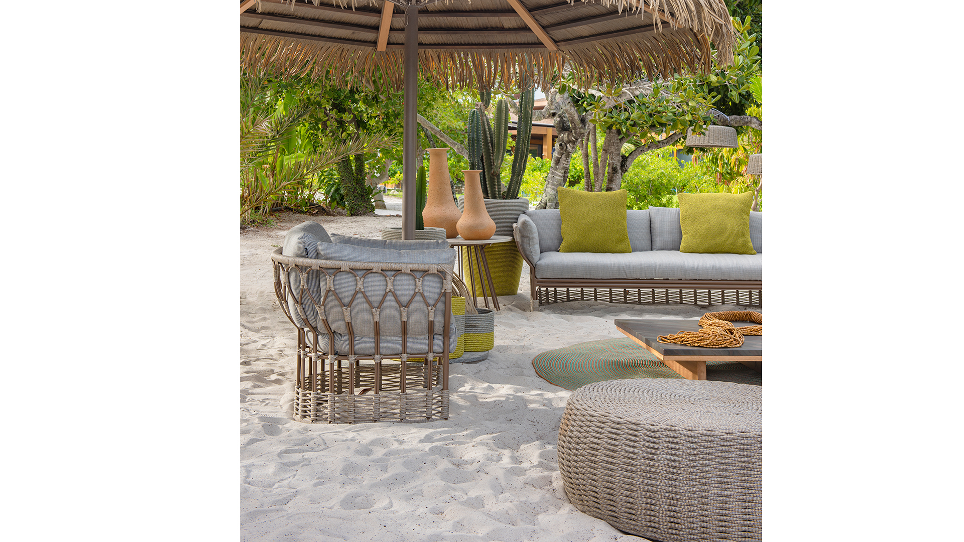 Linha Tulum, que faz parte da coleção Latina, foi criada por Luciano e Tatiana Mandelli e se destaca pelo design com tramas fluidas e formas orgânicas