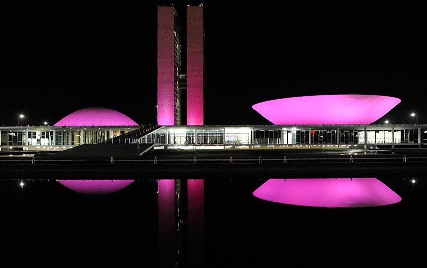 Filhas solteiras da Câmara têm renda bruta acima de R$ 50 mil Prédio do Congresso Nacional, com a Câmara dos Deputados em destaque