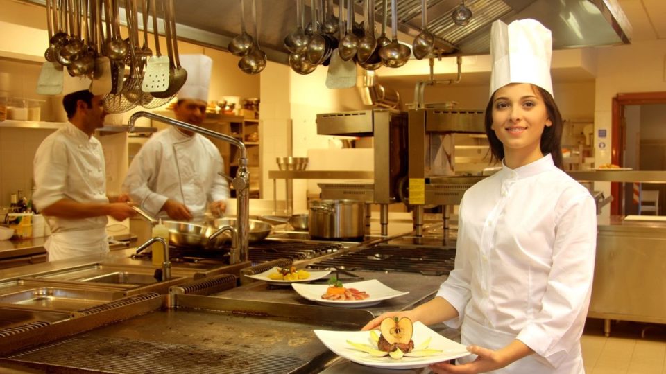 Electrolux capacita jovens em situação de vulnerabilidade social para o trabalho em restaurantes Projeto Electrolux