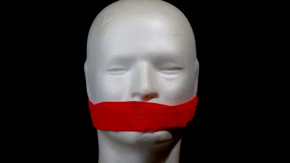 Esquerda e estudantes aumentam ataques à liberdade de expressão nas universidades Subida do número de casos e da aceitação da censura no ambiente universitário é preocupante.