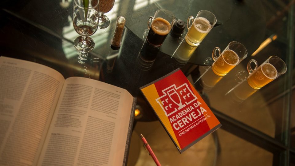 Concurso escolhe novo escritor de livro sobre cerveja livro sobre cerveja