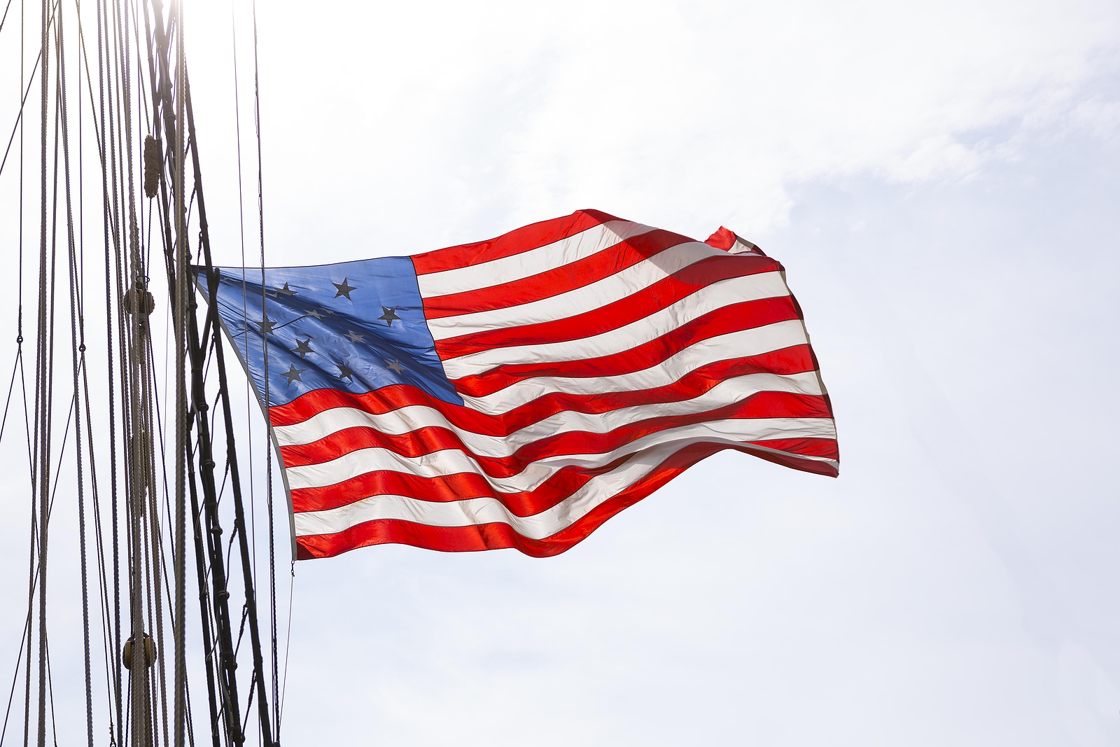 Bandeira americana representando as 13 colônias