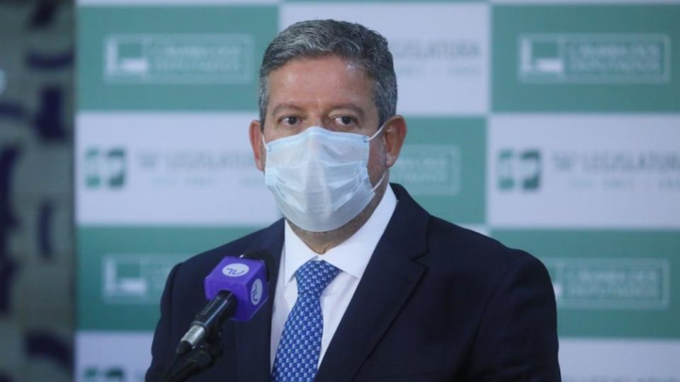 Lira diz que Petrobras precisa rever política: “só distribui os recursos” O presidente da Câmara dos Deputados, Arthur Lira (PP-AL).