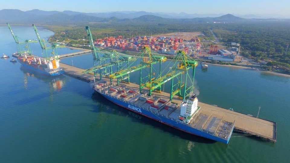 Coamo avança em porto próprio de R$ 1 bilhão: entenda por que será em SC Terminal próprio da Coamo será construído no complexo do Porto de Itapoá (SC)