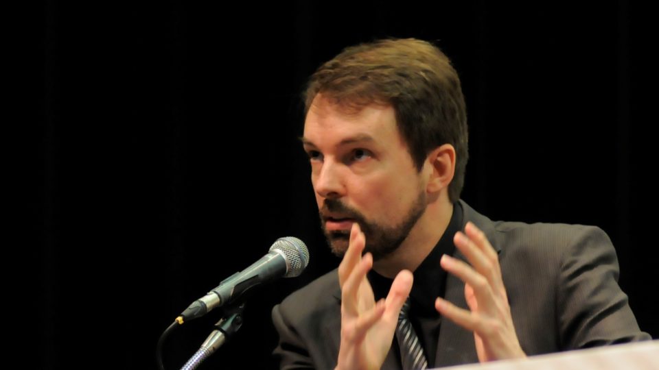 Brasil vive retrocesso na liberdade de expressão, diz cientista político Fernando Schüler