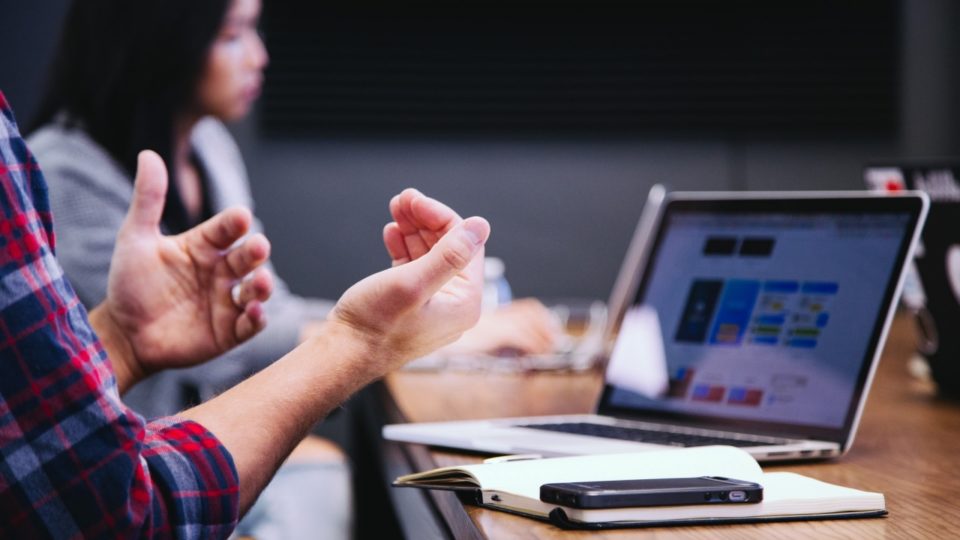 Não transforme o debate tecnológico em um debate de extremos Debate ideológico em torno da tecnologia se tornará mais acirrado