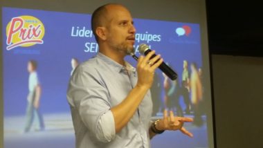 Liderar e treinar equipe de restaurantes com excelência é tema de mentoria gratuita do FoodCo. Claudio Moreira