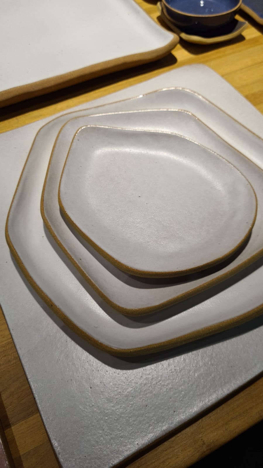 Conjunto inspirado no paisagista Burle Marx pela Lullie Ateliê. Conjunto inspirado no paisagista Burle Marx pela Lullie Ateliê.