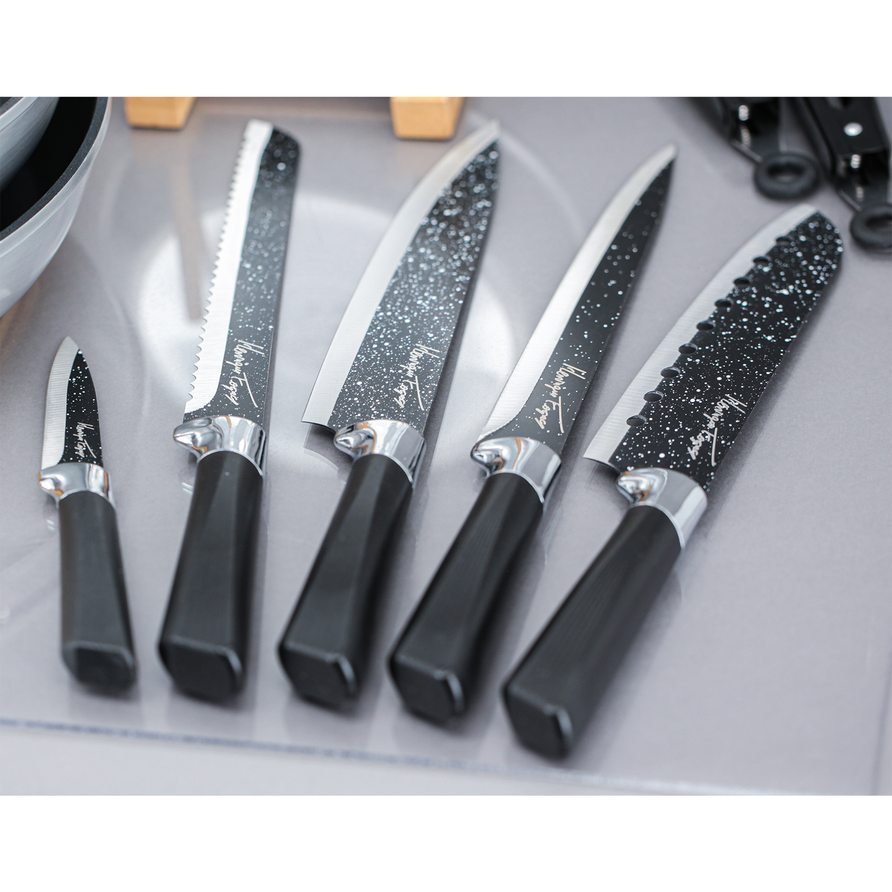 Conjunto de facas compõe coleção de Fogaça para Yangzi. Conjunto de facas compõe coleção de Fogaça para Yangzi.