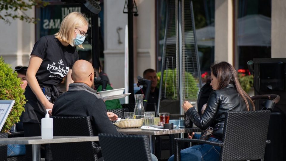 Restaurantes e turismo retomam discussão pela volta do horário de verão Restaurante verão
