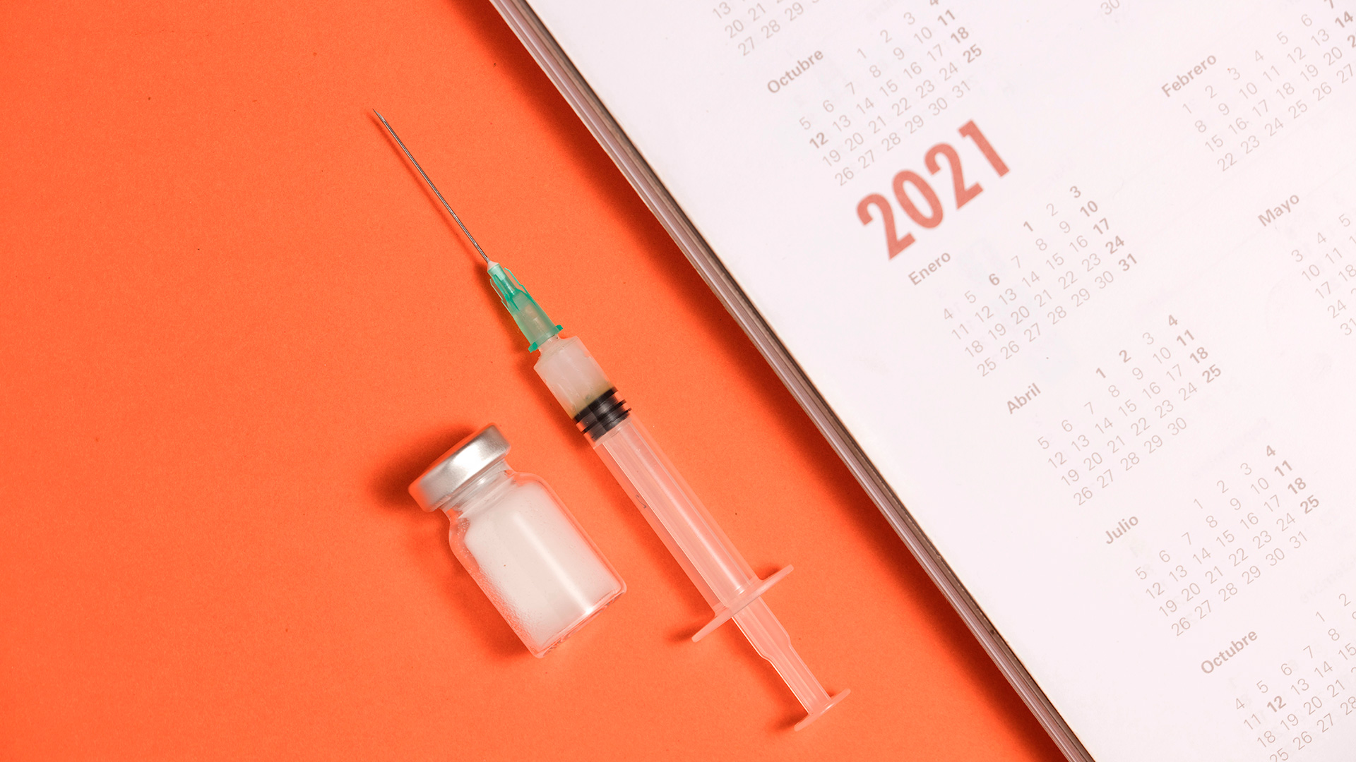 Os calendários da rede pública e privada seguem o Plano Nacional de Imunização, mas atuam de forma complementar.