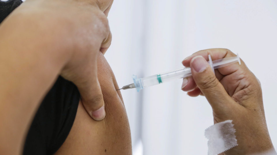 Brasil ultrapassa 100 milhões de pessoas totalmente vacinadas contra Covid Brasil tem mais de 100 milhões de pessoas com o esquema vacinal contra Covid-19 completo.