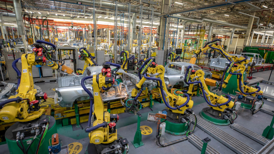 Exportações: em quais setores o Paraná está mais afiado e o que aprender com eles Indústria automotiva é a única, fora do agro, entre as que mais exporta no Paraná.