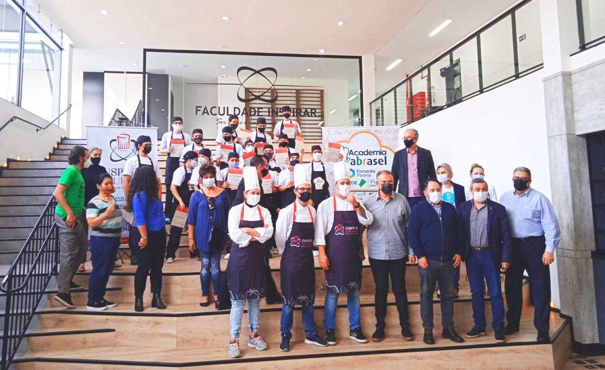 Primeira turma foi voltada à capacitação de auxiliares para cozinha de restaurantes a la carte.