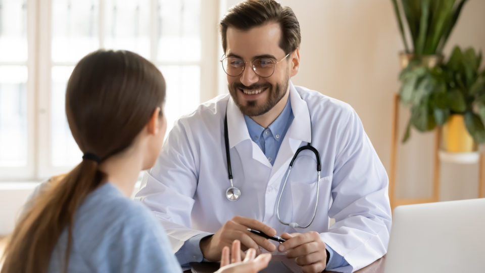 Mudanças de hábitos e acompanhamento médico rotineiro são a base da prevenção ao câncer.