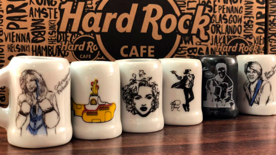 O Hard Rock Curitiba tem uma versão do famoso submarino, com copinhos colecionáveis