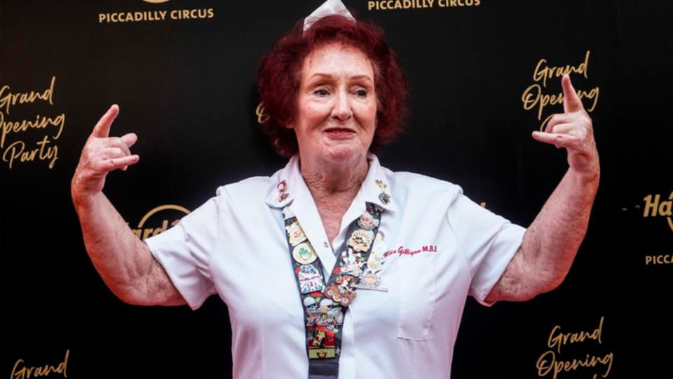 A irlandesa Rita Gilligan foi a primeira garçonete do restaurante e continua como embaixadora da marca