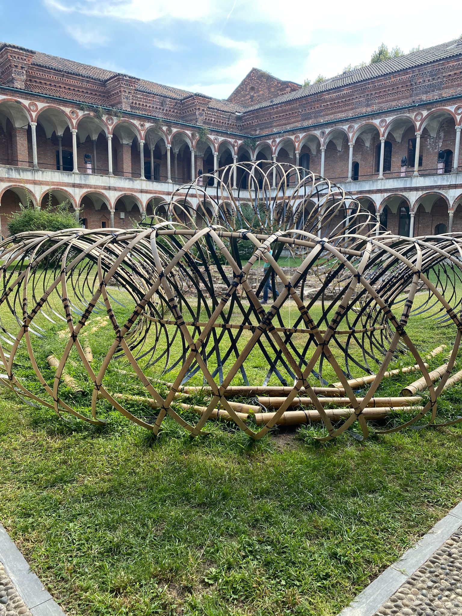 "Bamboo Ring: Weaving a Symphony of lightness and Form", por Kengo Kuma "Bamboo Ring: Weaving a Symphony of lightness and Form", por Kengo Kuma