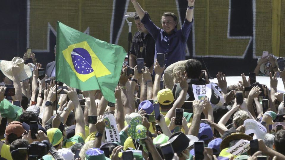Começar de novo Presidente Jair Bolsonaro, acompanhado dos ministros da Defesa, Braga Neto e do vice-presidente, Hamilton Mourão, participa de manifestação na Esplanada dos Ministérios.