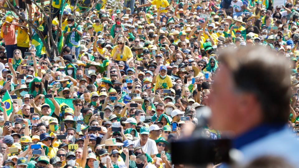 Tensões políticas e medo de populismo fiscal elevam riscos para economia economia