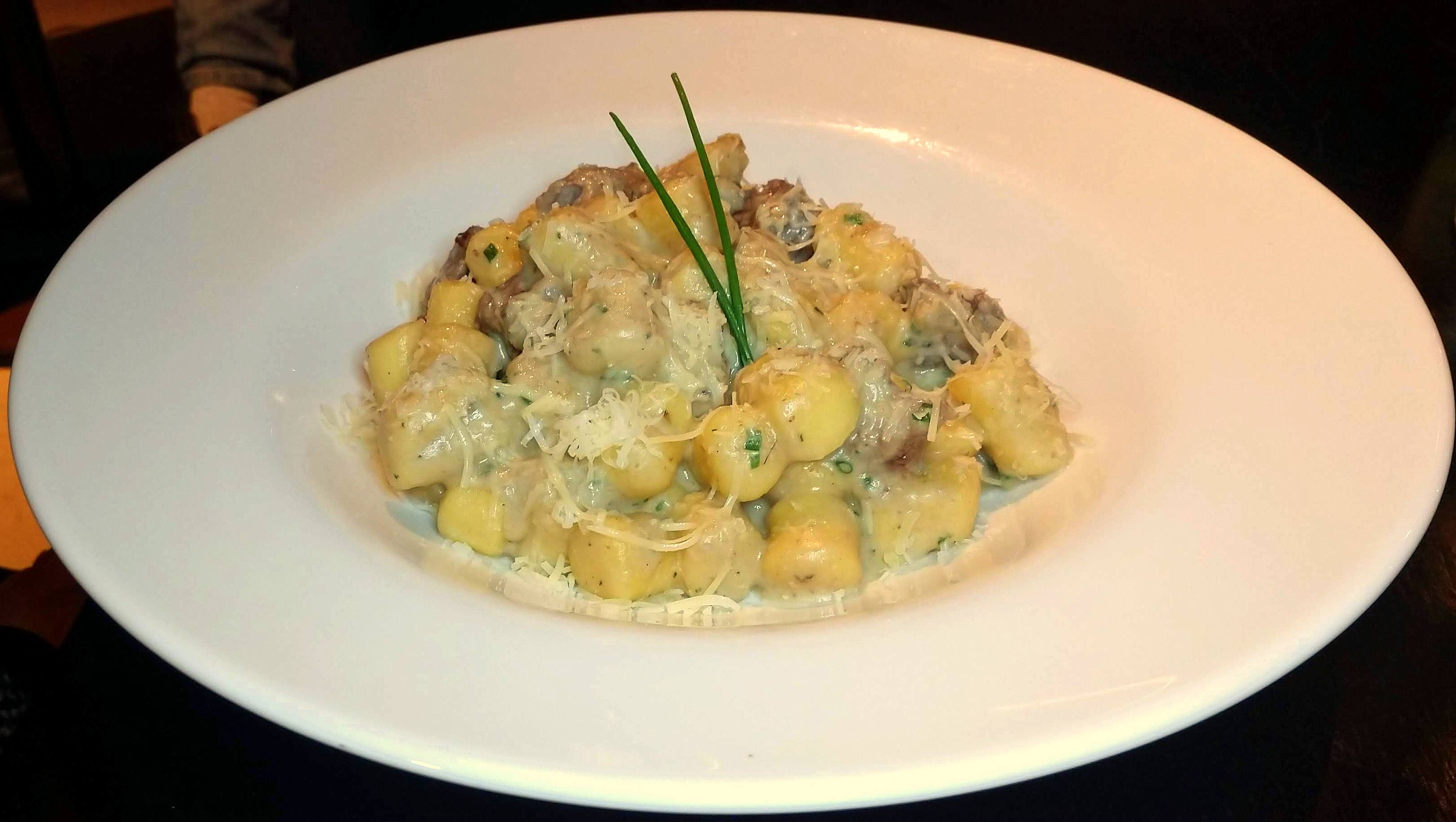 Gnocchi gorgonzola com Mignon, da Zahil. Gnocchi gorgonzola com Mignon, da Zahil.