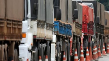 TRF-1 derruba decisões que proibiam caminhoneiros de bloquearem rodovias Caminhões estão sendo impedidos de passar em rodovias do Paraná (imagem ilustrativa).