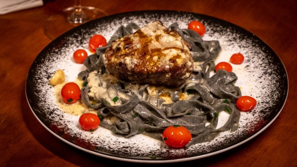 Gianttura tem Festival de Mignon, com receitas para todos os paladares Mignon com molho trufado e tagliatelle artesanal de carvão ativado, um dos pratos do Festival de Mignon do restaurante Gianttura.