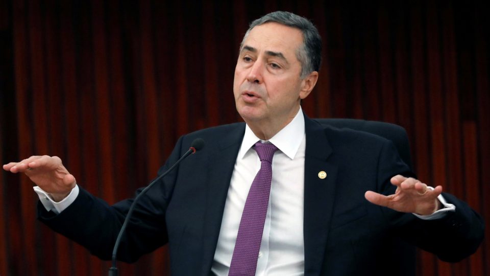 Barroso diz que Bolsonaro é farsante e age com covardia contra a Justiça Eleitoral Luís Roberto Barroso