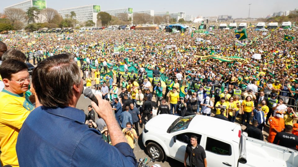 Jornalismo – menos narrativas e mais fatos Bolsonaro discursa na Esplanada dos Ministérios em 7 de setembro: críticas ao STF tornam mais distante acordo com Judiciário para parcelamento de precatórios.