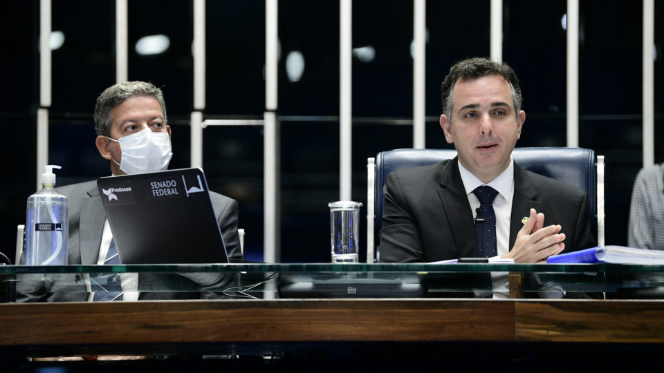Resistência do Senado ao novo Código Eleitoral amplia desgaste com a Câmara Arthur Lira, presidente da Câmara, ao lado de Rodrigo Pacheco, presidente do Senado.