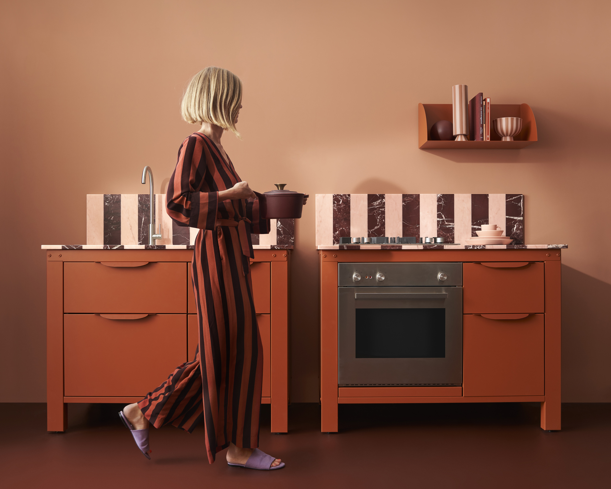 Cozinha da Very Simple Kitchen com a sueca Tekla. Cozinha da Very Simple Kitchen com a sueca Tekla.