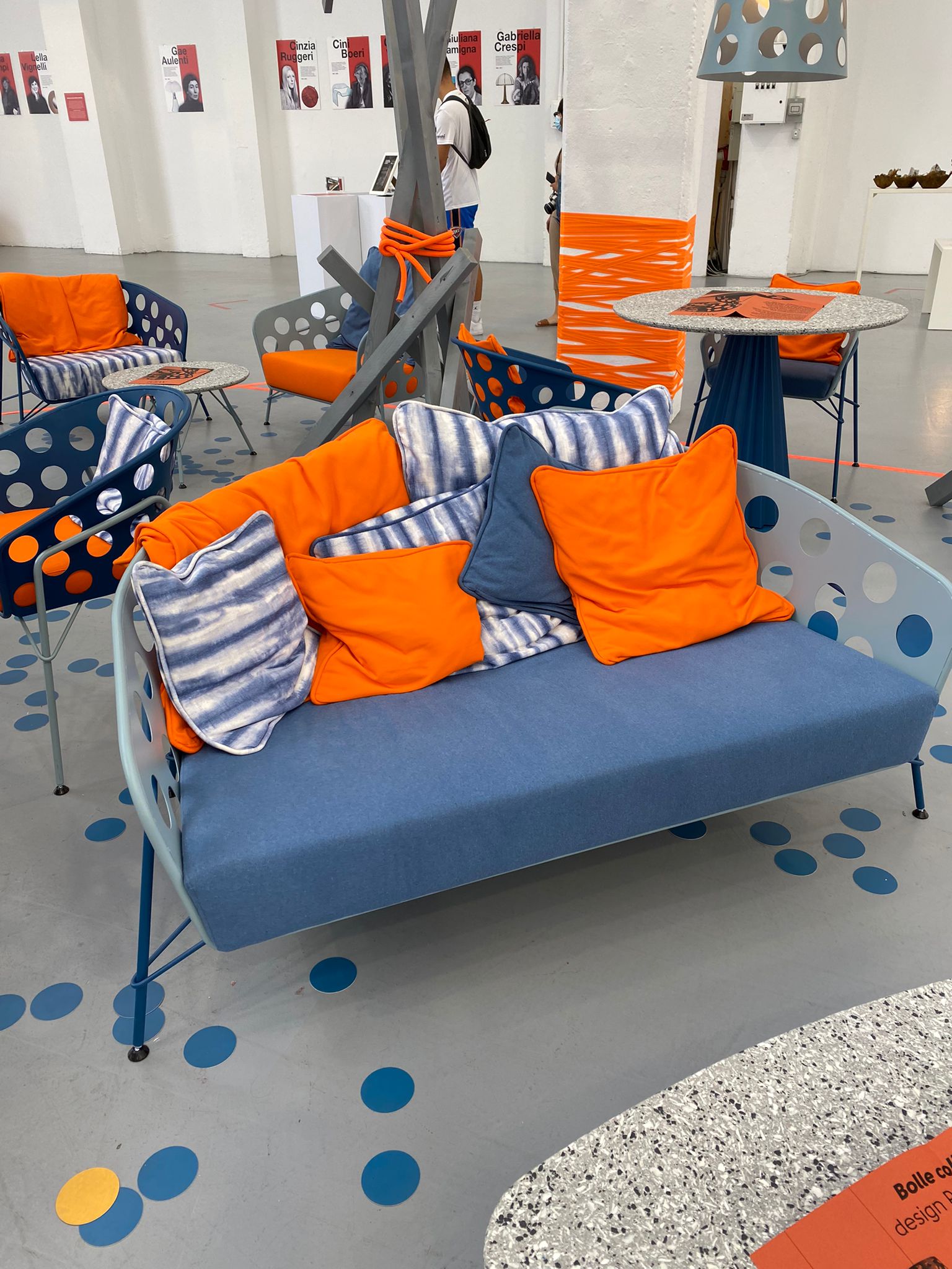 Paola Navone expõe coleção no SuperStudio Più. Paola Navone expõe coleção no SuperStudio Più.