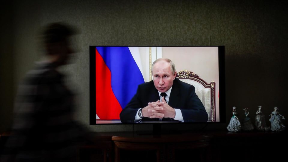 Putin ficará em isolamento após casos de Covid-19 em pessoas próximas O presidente da Rússia, Vladimir Putin, terá que ficar em isolamento após a detecção de casos de Covid-19 em pessoas próximas