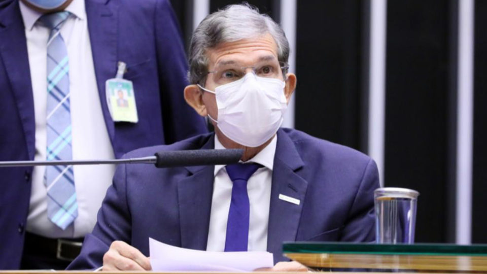 Presidente da Petrobras atribui ao ICMS responsabilidade por preço dos combustíveis General Joaquim Silva e Luna no plenário da Câmara dos Deputados