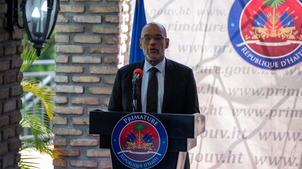 Procurador pede que primeiro-ministro do Haiti seja investigado por assassinato do presidente O primeiro-ministro do Haiti, Ariel Henry, em evento em Porto Príncipe em 11 de setembro