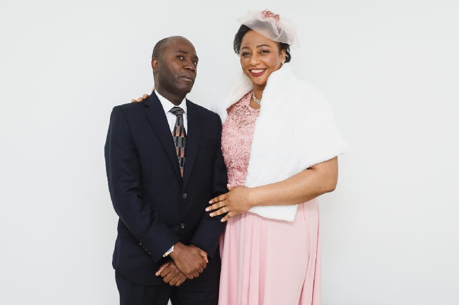 Laurette com o marido, Louinel Louis, no dia de seu casamento Laurette com o marido, Louinel Louis, no dia de seu casamento